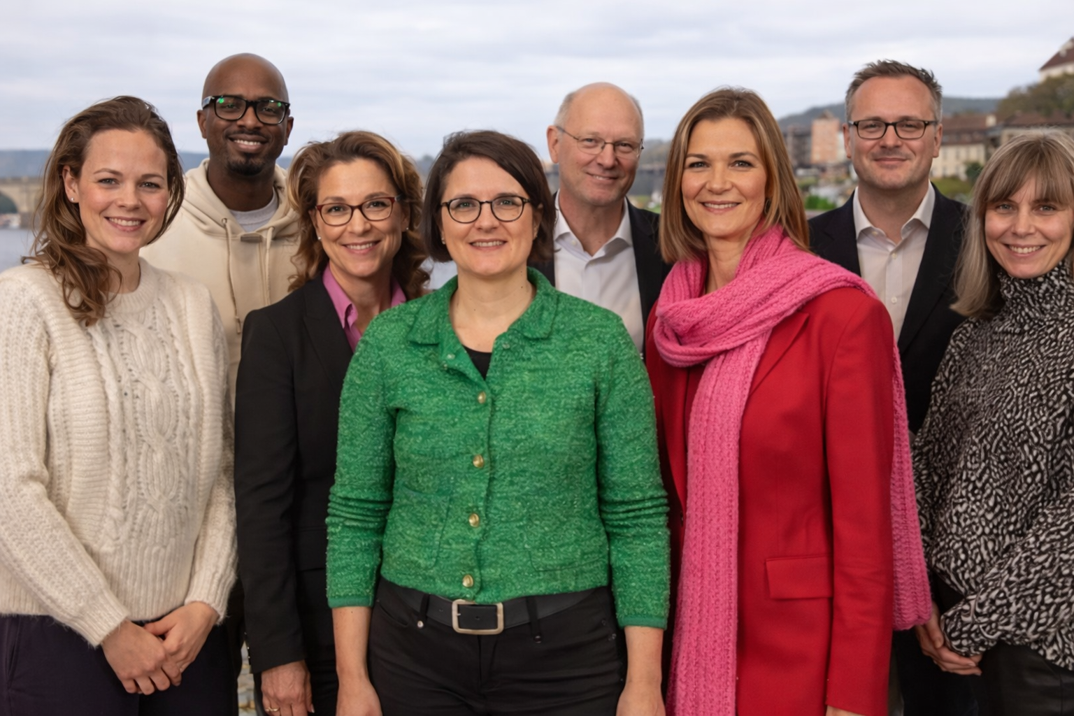 mit wem ist julia-niharika sen verheiratet